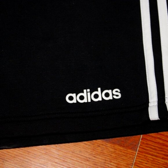 Adidas Essential 3-Stripe Shorts - Size 2XL - Picture 3 of 7